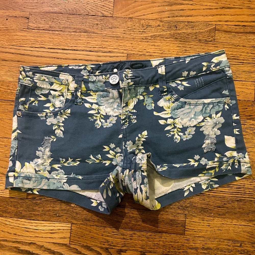 Vanilla star floral Jean shorts